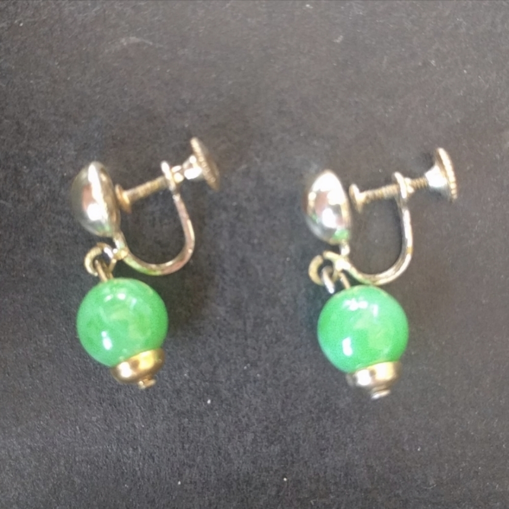 Vintage signed Coro dangle earrings in green emerald / jade color